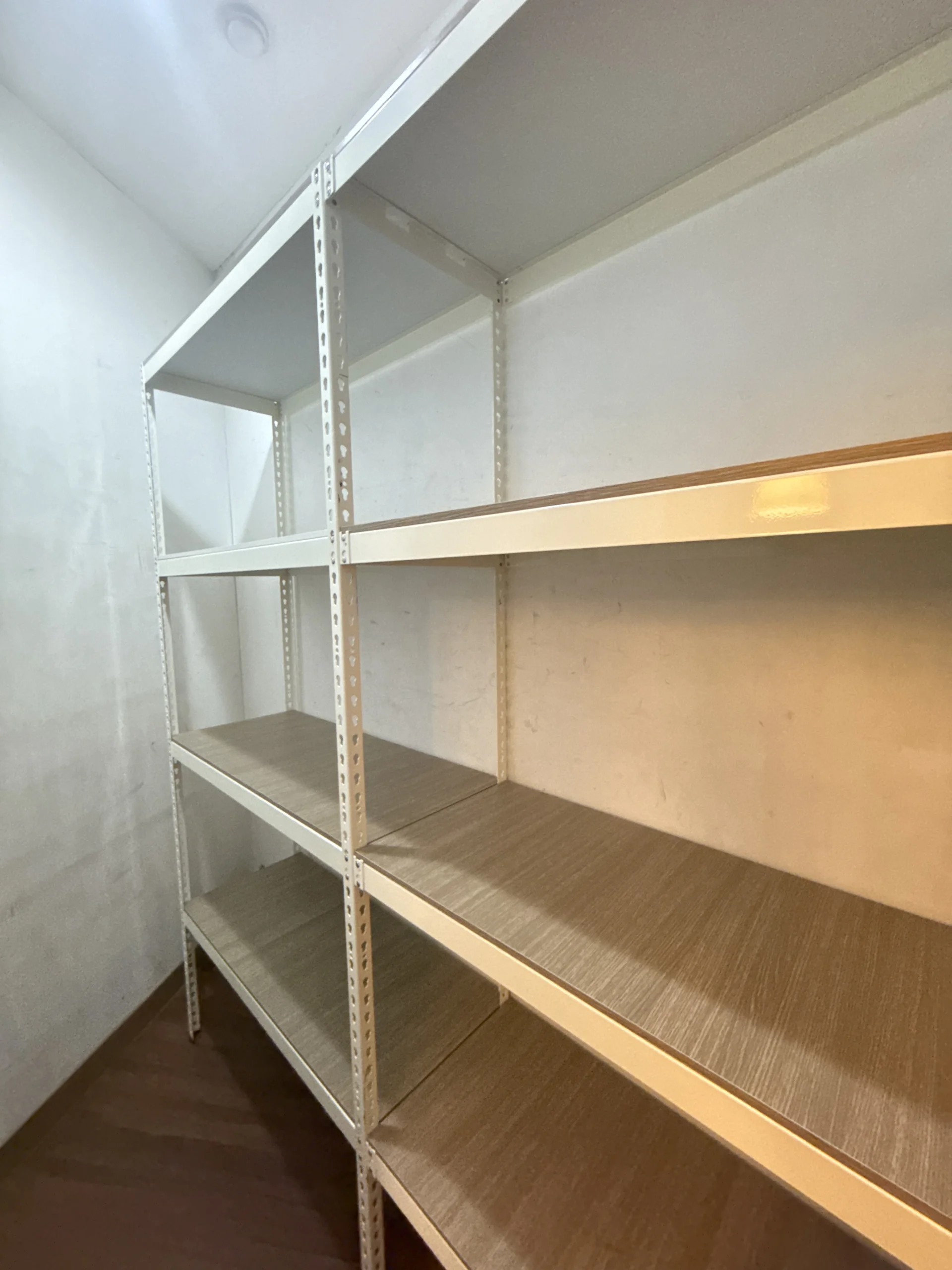 철제선반 제작 완료 현장